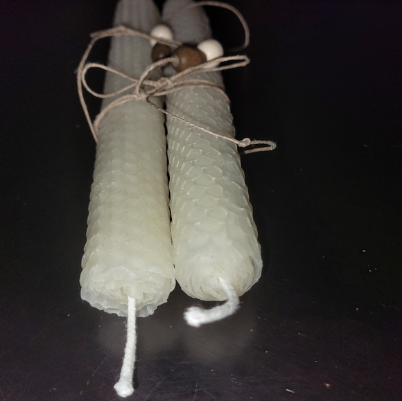 Pair of Ivory Beeswax Candles - Picture 4 of 5